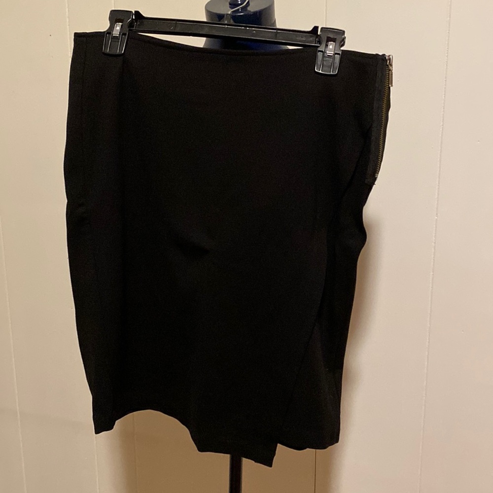 Cabi pencil skirt, accent side zipper, size 6